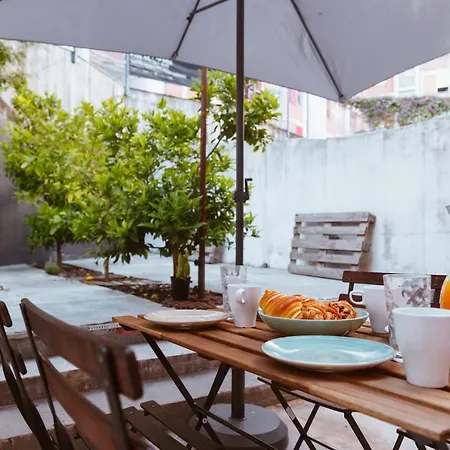 Altido Perfectly Stylish 2-Br Apartment With Terrace شقة *