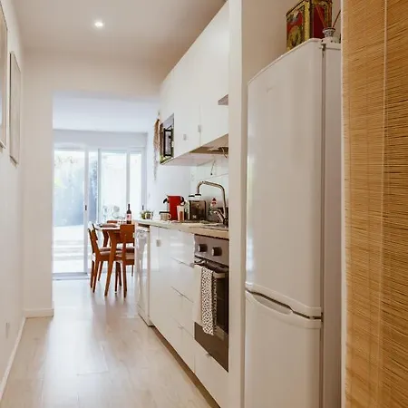 Altido Perfectly Stylish 2-Br Apartment With Terrace شقة